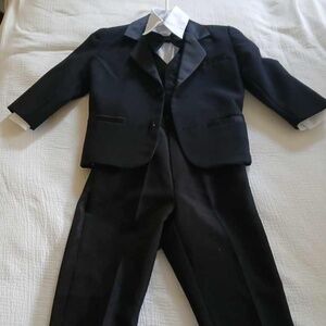 2T Classic Three-Piece Tuxedo Set